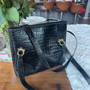 New Salvatore Ferragamo Gancini Elegant Black Crocodile-Embossed Women's Bag
